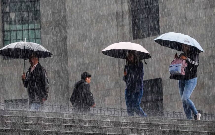 Gil: Onda tropical 8 podría convertirse en ciclón y afectar al sur de México