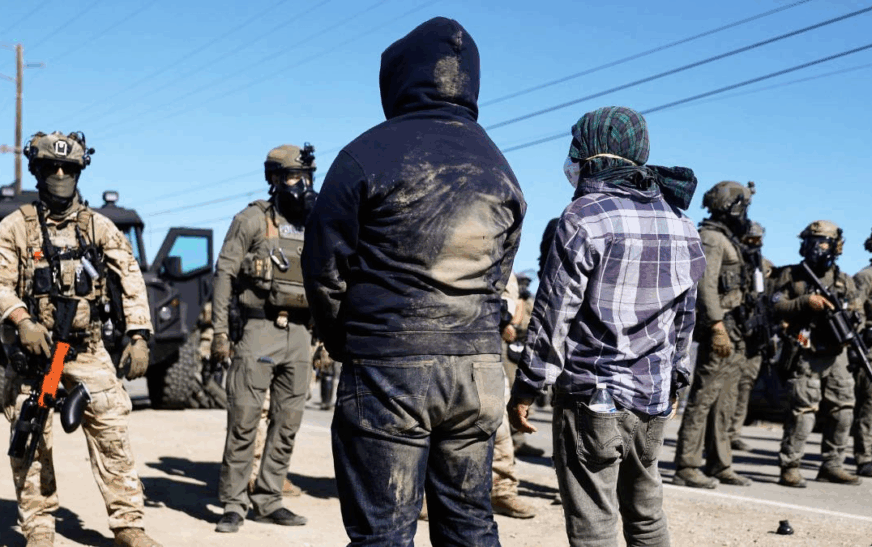 Trabajador mexicano se encuentra en estado crítico tras redada migratoria en granja de California
