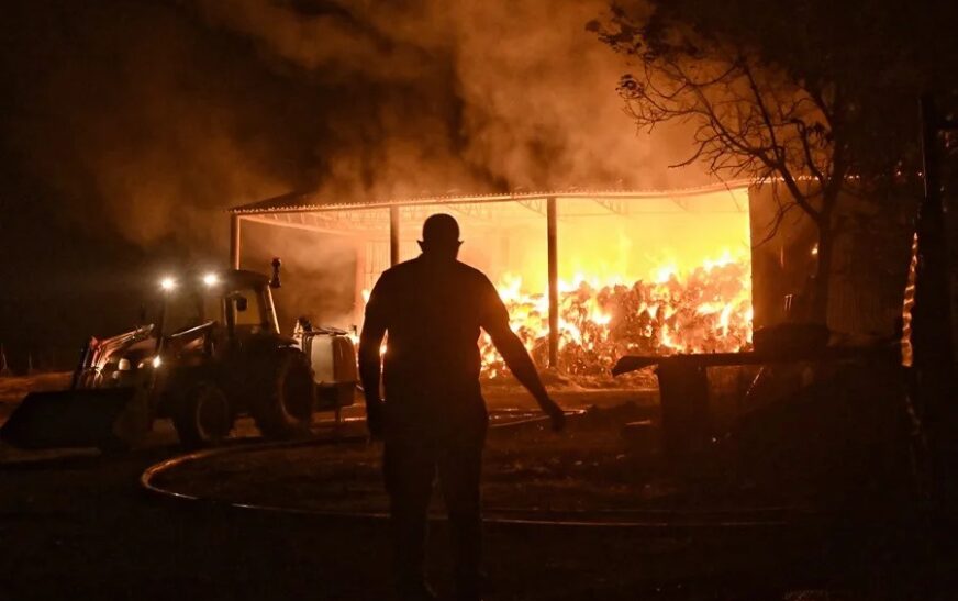 Tres nuevos incendios forestales en Grecia obligan a evacuar a unas 1.300 personas
