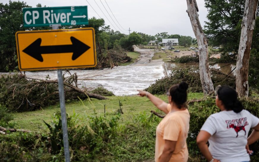 Sube a 59 la cifra de muertos por inundaciones en Texas; buscan a 27 niñas desaparecidas