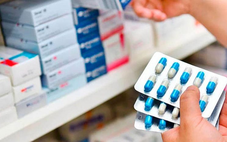 Claudia Sheinbaum señala a farmacéuticas por retraso en entrega de medicamentos