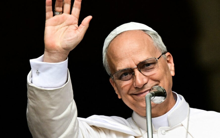 Papa León XIV revive tradición y celebra Ángelus en Castel Gandolfo