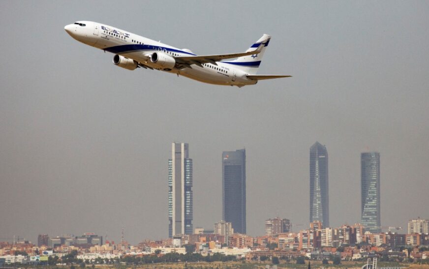 Aeropuerto de Barajas colapsa: largas filas y retrasos por falta de policías