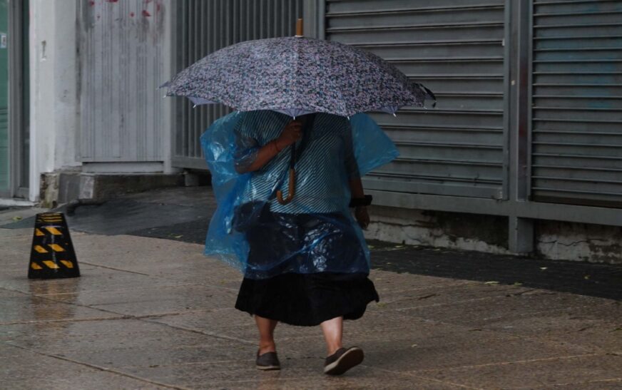 Huracán Flossie se debilitará gradualmente pero deja lluvias