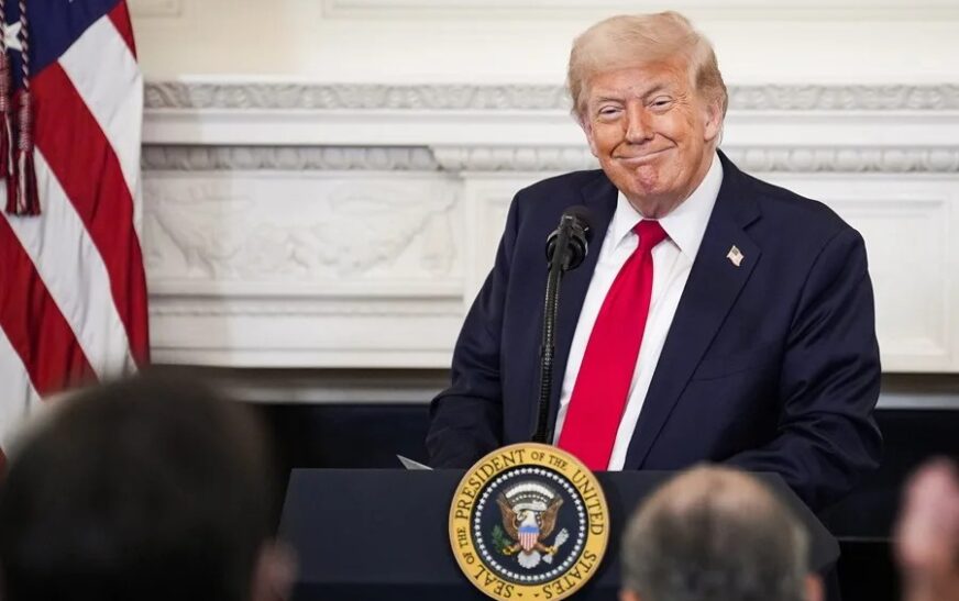 Confirman insuficiencia venosa en Trump; presentó hinchazón en piernas