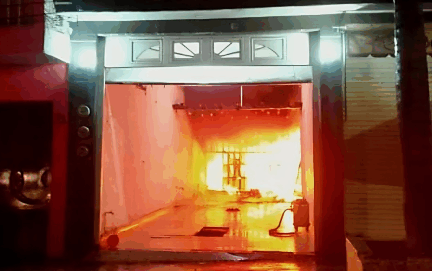 Atacan vivienda de alcaldesa de Queréndaro, Michoacán; incendian su casa
