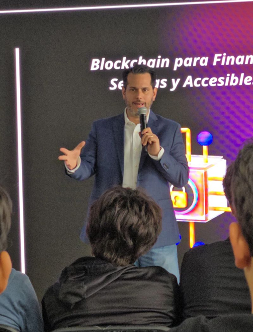 SLM y Criptolat llevan su visión al Fintech Summit Americas 2025 de la mano de Gonzalo Araújo C