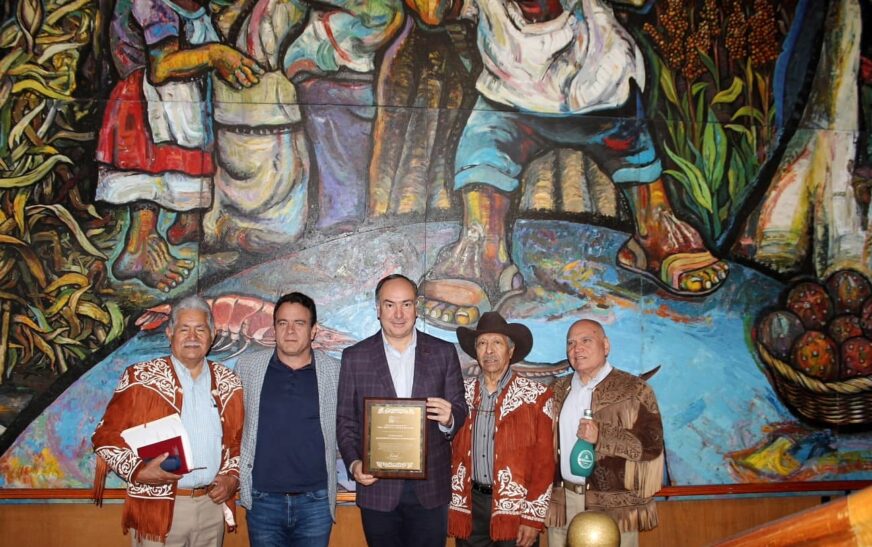 Patronato de Tamaulipecos en la CDMX entregan Reconocimiento por su labor a Alejandro Rábago