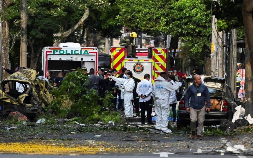 Suman 18 muertos tras ataques con camión bomba y drones en Colombia