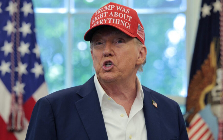 Trump propone cárcel para quien queme la bandera de EU