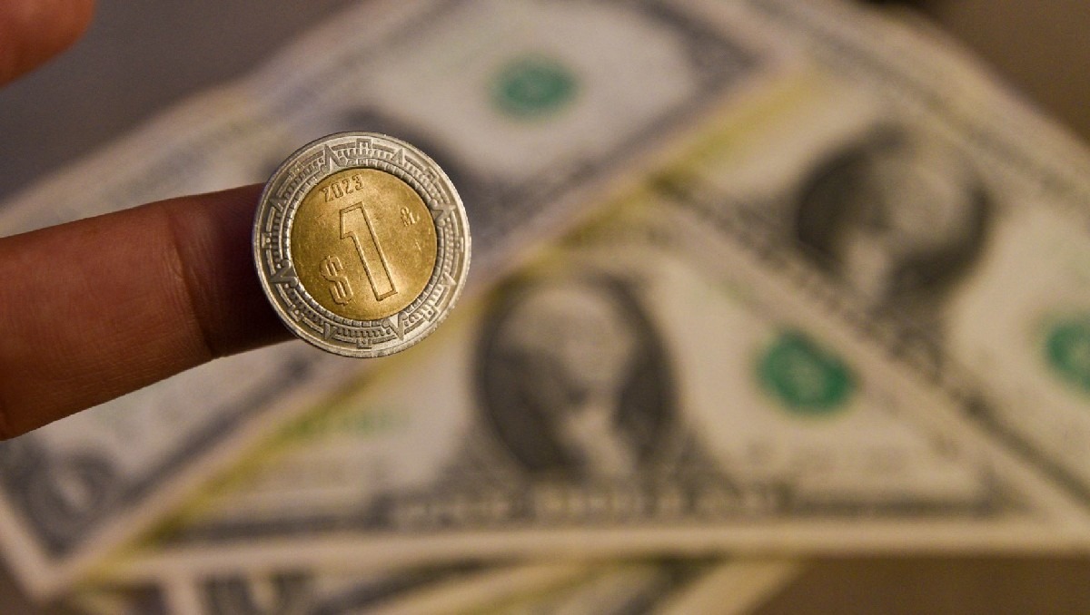 Peso se recupera y avanza