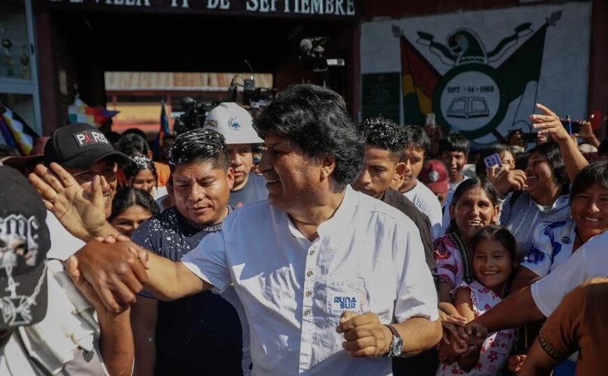 Evo Morales acude a casilla de Bolivia y anula su voto; acusa fraude del gobierno de Luis Arce