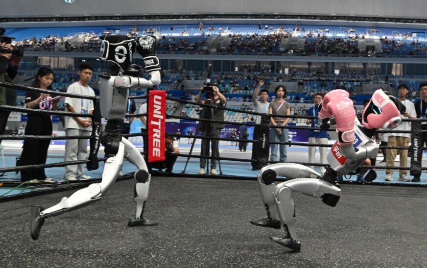 Comienzan “juegos olímpicos” de robots humanoides en China