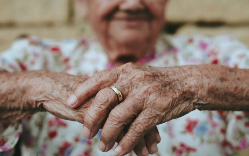 La fragilidad en la vejez puede ser heredable; de acuerdo con una nueva investigación