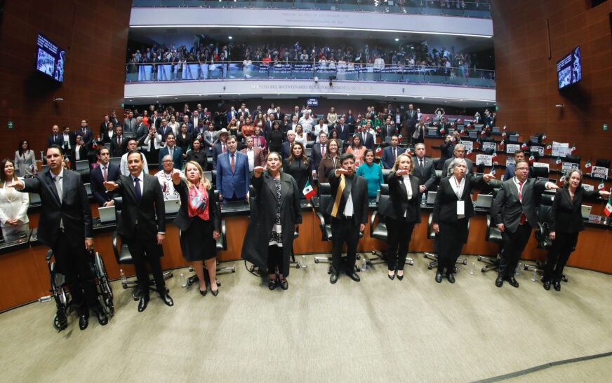 Concluye maratónica sesión en el Senado tras seis horas de toma de protestas de 875 jueces, ministros y magistrados