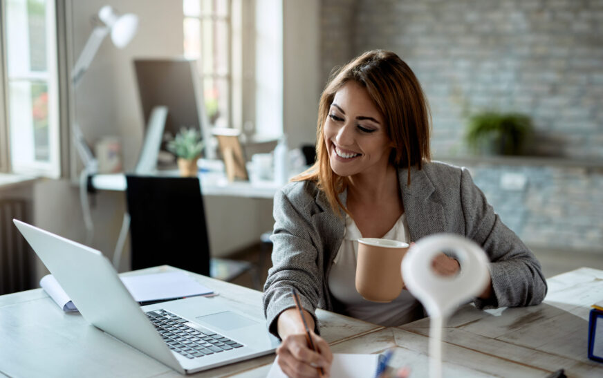 Regreso al trabajo después de vacaciones: estrategias para mantener la energía y la motivación