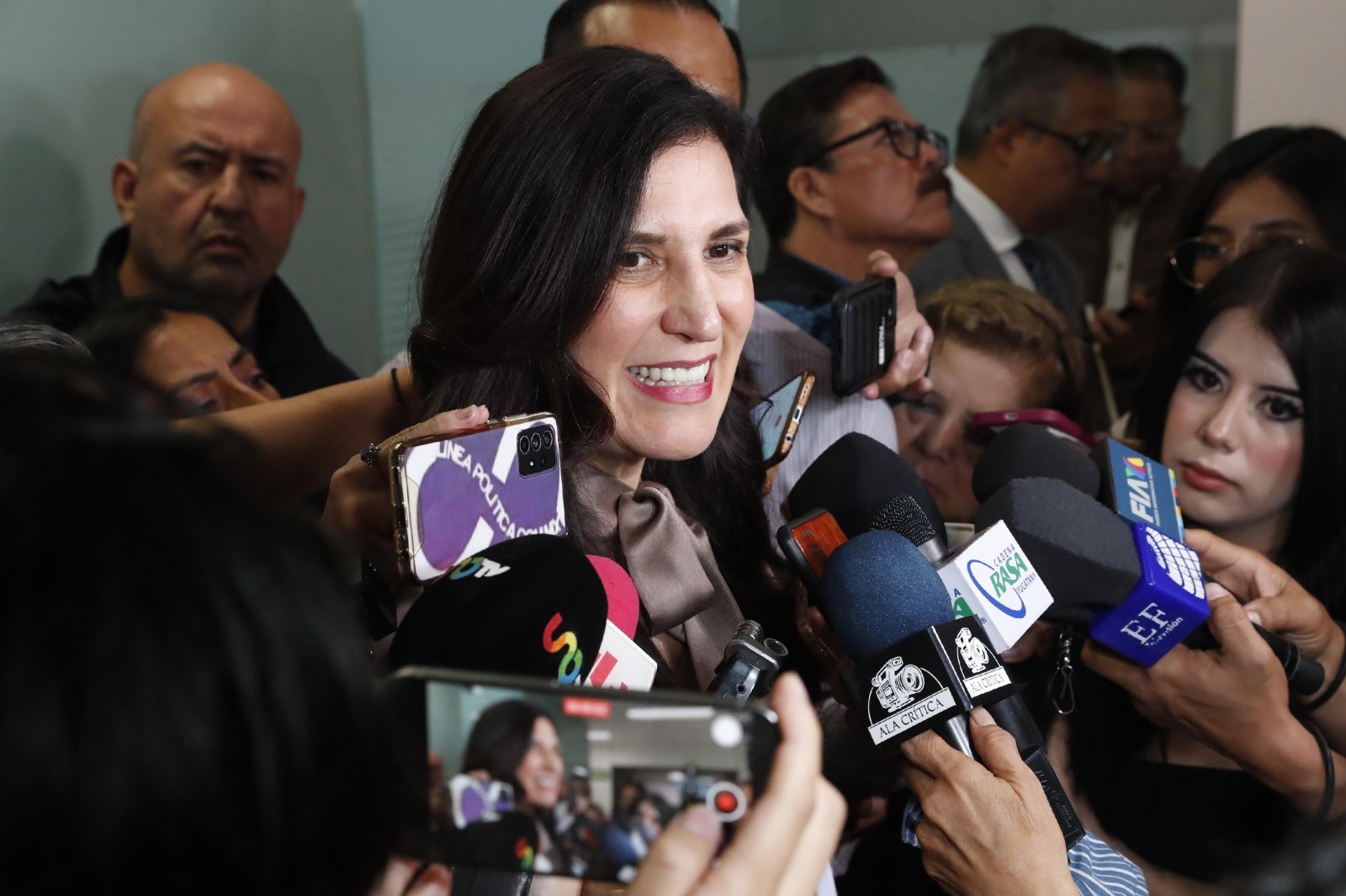 Refrenda Kenia López Rabadán su compromiso con la productividad legislativa