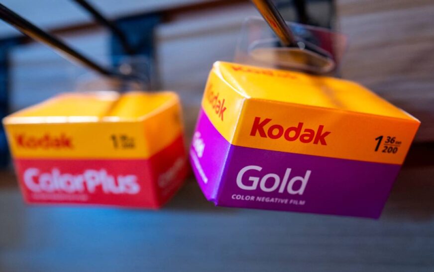 Kodak lanza Charmera: la minicámara digital estilo ochentero que cabe ¡en un llavero!