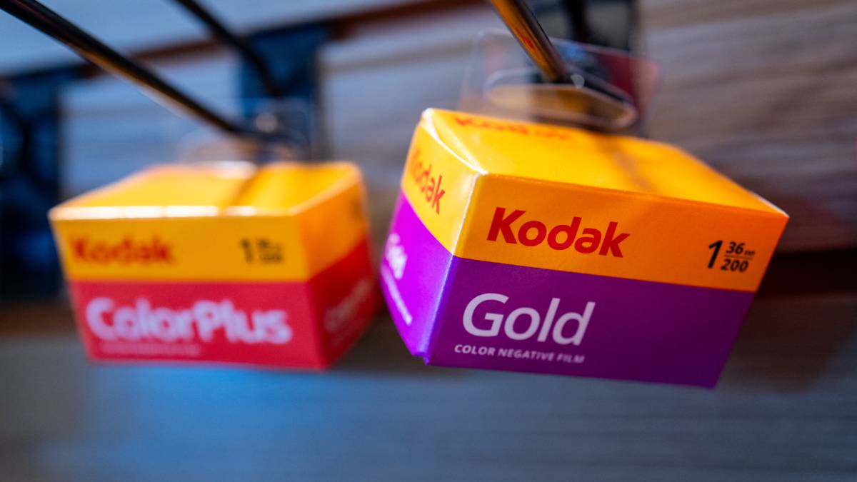 Kodak lanza Charmera: la minicámara digital estilo ochentero que cabe ¡en un llavero!