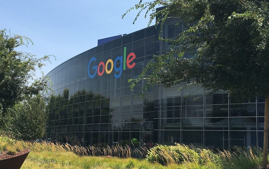 UE multa a Google con 3 mil 450 mdd por prácticas antimonopolio en publicidad tecnológica