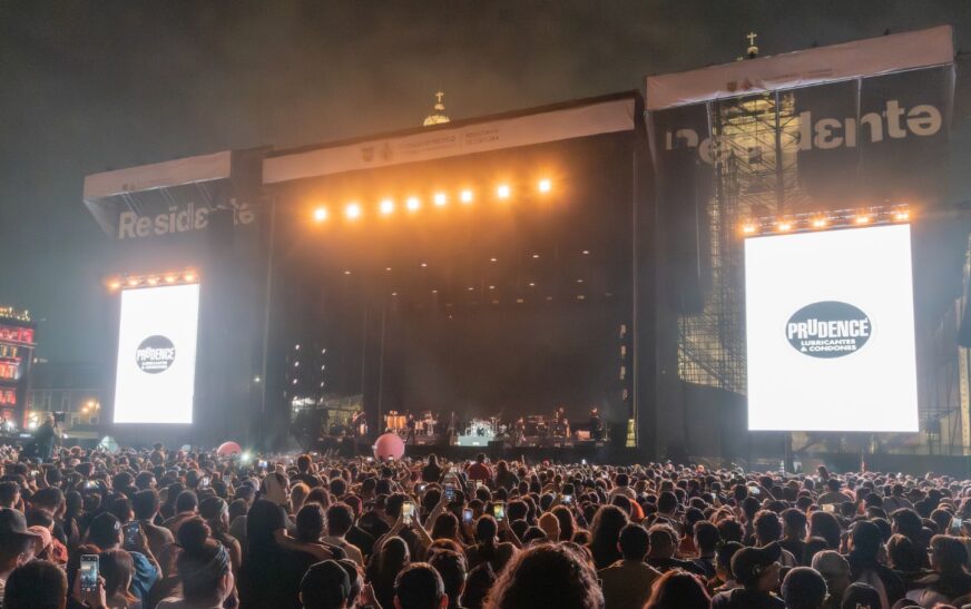 Residente presenta canción de Prudence en concierto masivo en el Zócalo