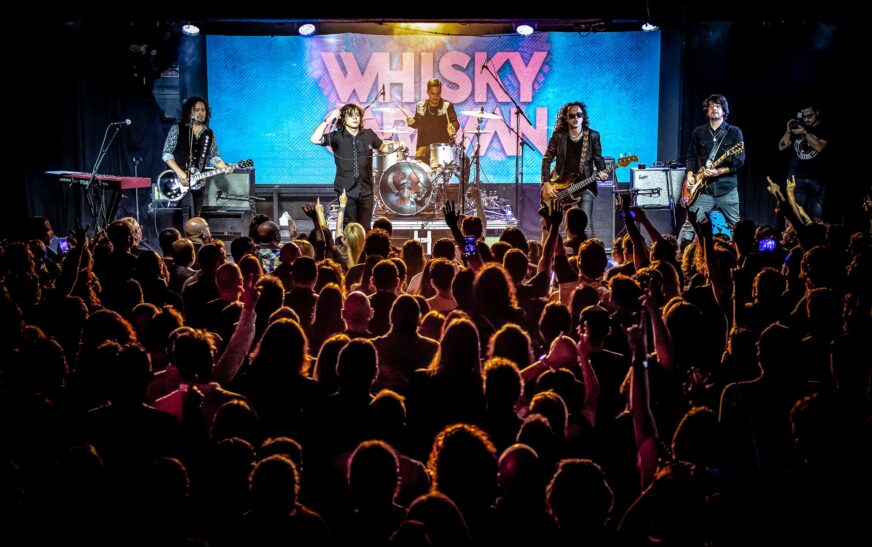 Whisky Caravan y Kutxi Romero de Marea incendian el rock en español con “Una y Otra Vez…”