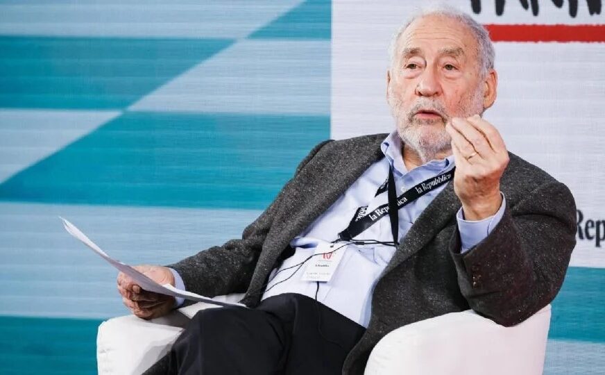 Joseph Stiglitz califica de “desorganizados” los aranceles de Trump