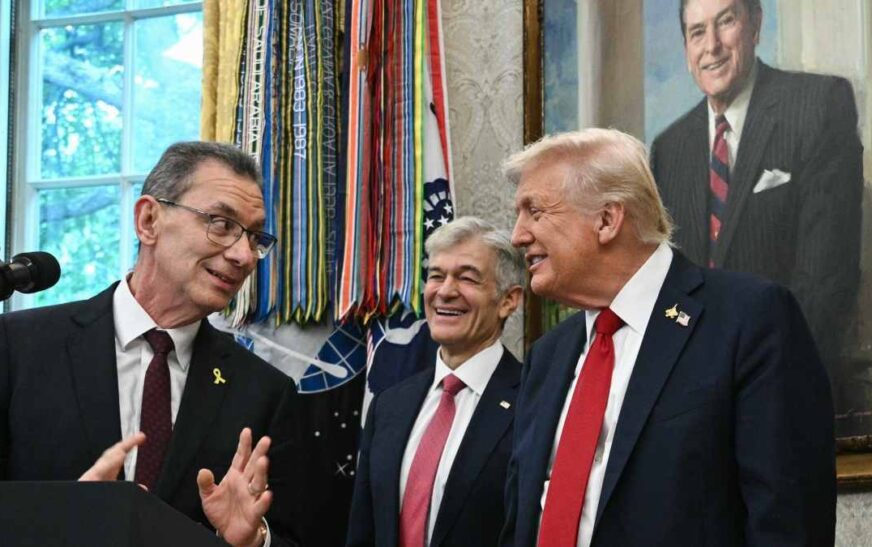 Trump y Pfizer acuerdan reducir precios de medicamentos en EE. UU.