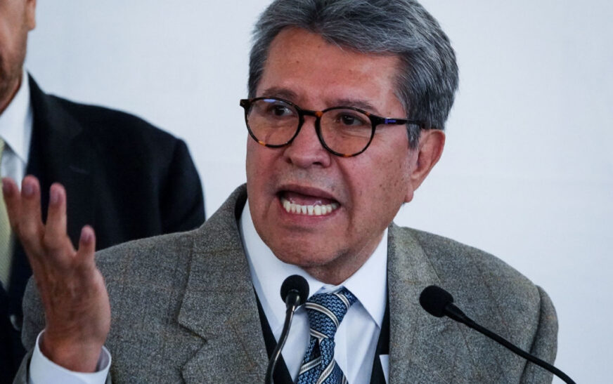 Monreal llama a prohibir venta de bebidas energizantes y pide resistir presiones empresariales