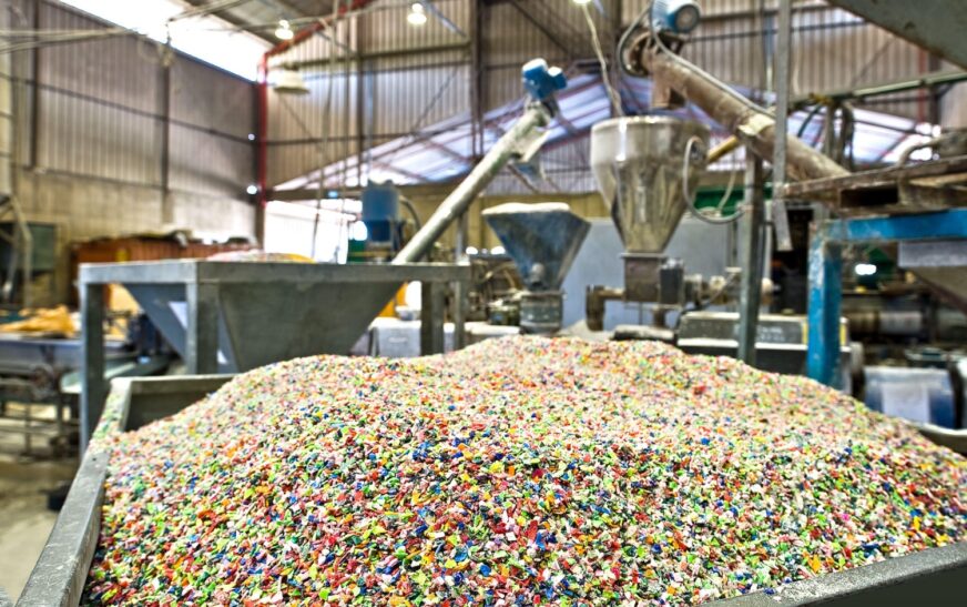 Industria del plástico impulsa reciclaje y busca materias primas más eficientes