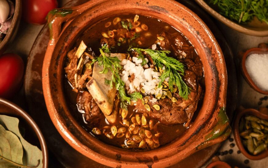 Mole de caderas: tradición viva que une a Oaxaca y Puebla