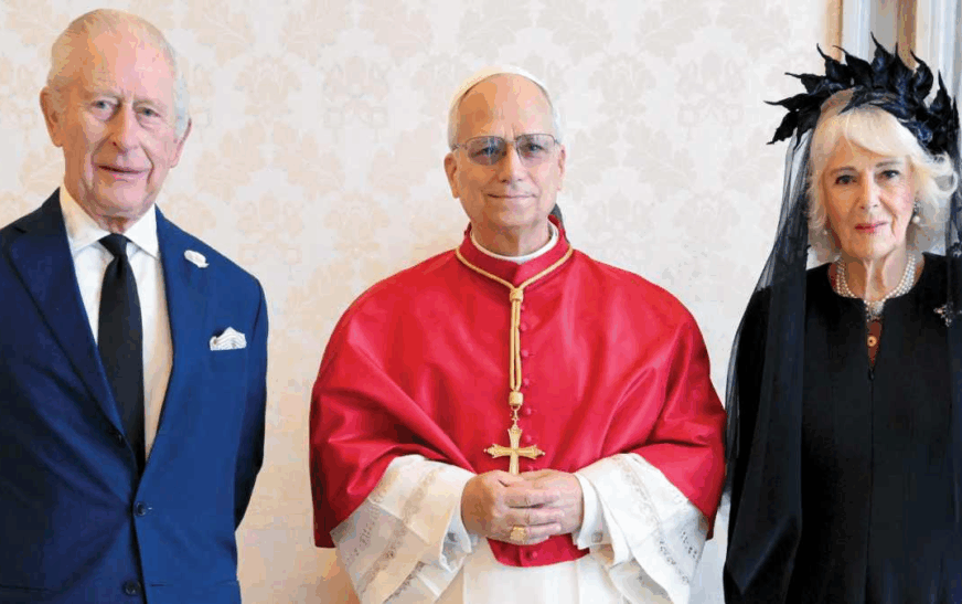 El Rey Carlos III y el Papa León XIV hacen historia, rezan juntos en el Vaticano
