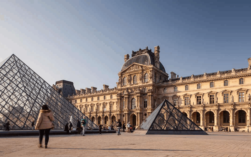 El Louvre reabre sus puertas tres días después del espectacular roboBorrador automático