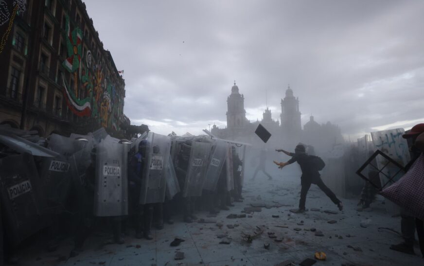Marcha del 2 de octubre en CDMX: Reportan a 3 policías en estado delicado