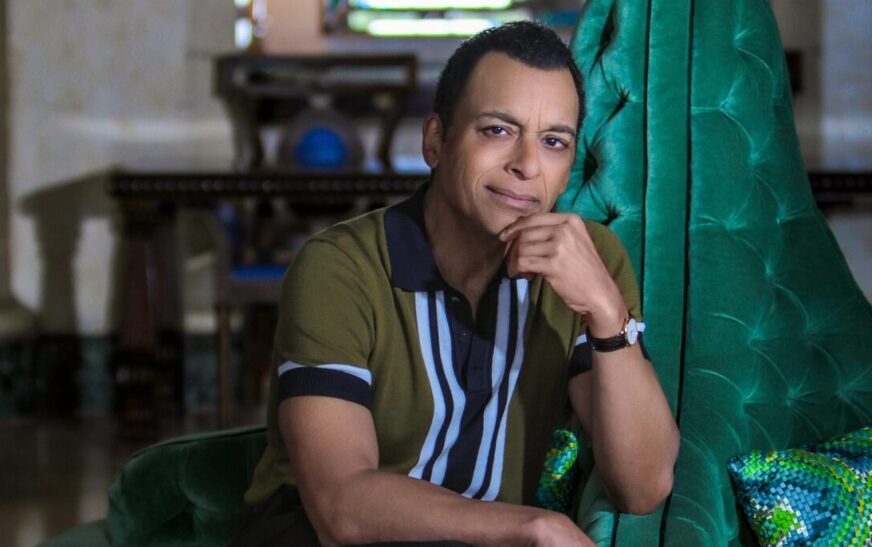 Jon Secada, la voz que convierte la nostalgia en eternidad, llega a La Maraka en diciembre