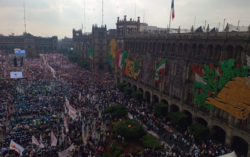Acuden miles al Zócalo para escuhar a Sheinbaum