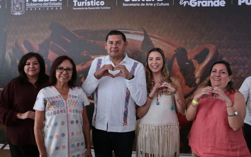 La secretaria de desarrollo Turistico de puebla, Inauguran la Temporada de Mole de Caderas 2025 en Tehuacán