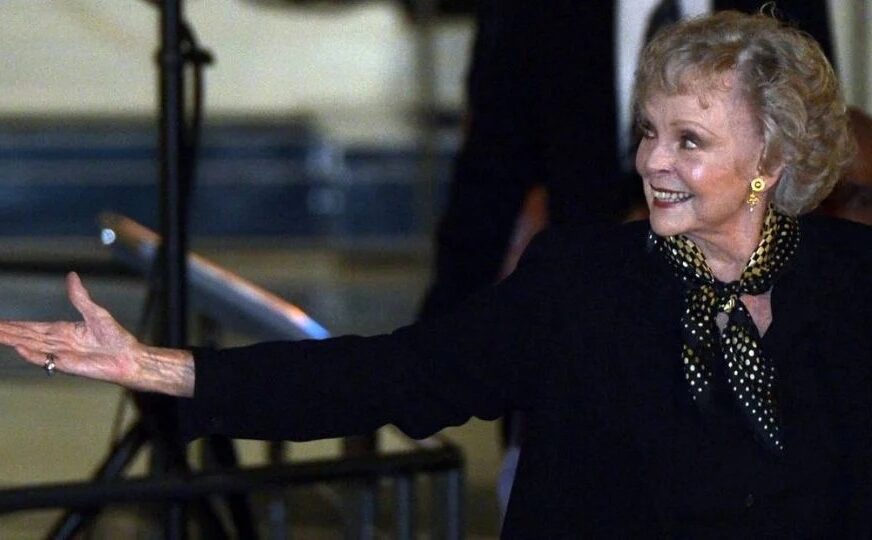 Muere a los 100 años June Lockhart, actriz de “Lassie” y “Perdidos en el espacio”