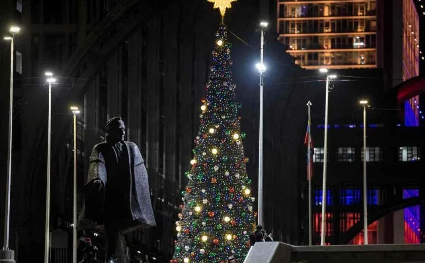 Tiroteo en encendido de árbol navideño en Carolina del Norte fue un ataque directo entre conocidos: autoridades