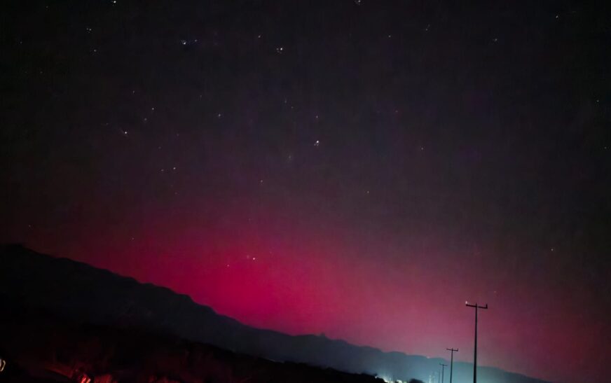 La aurora boreal sorprende con su brillo desde el norte del país