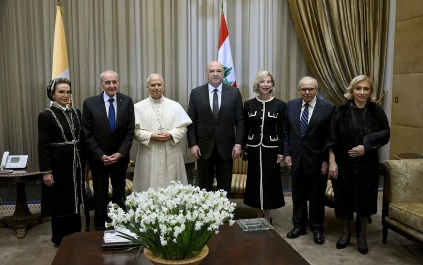 El papa León XIV pide a su llegada a Líbano «anteponer la paz a todo lo demás»