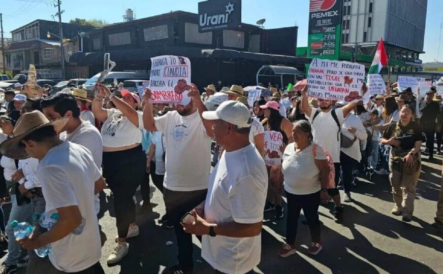 Inicia marcha con miles de asistentes en Uruapan para exigir justicia por el alcalde Carlos Manzo