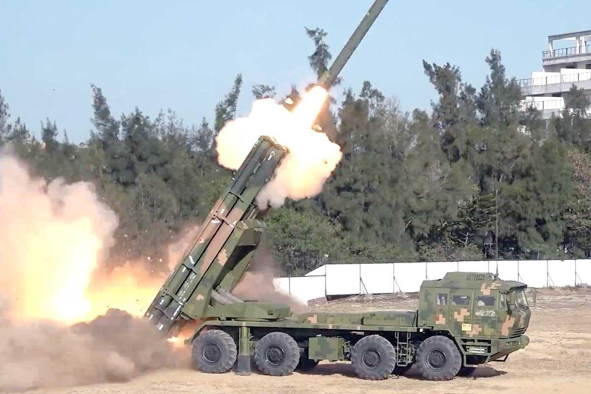 China dispara cohetes en 2º día de ejercicios militares cerca de Taiwán