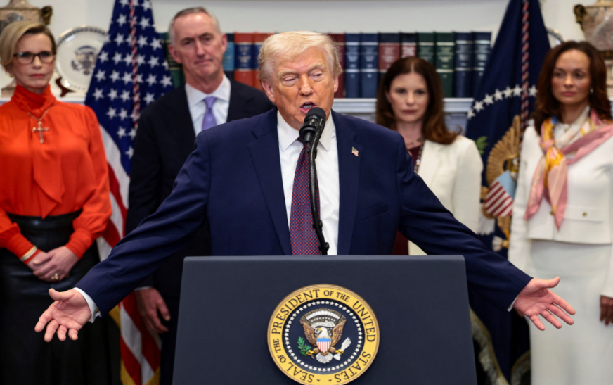 Trump llega a acuerdos con 9 farmacéuticas para bajar precios de medicamentos en EE. UU.