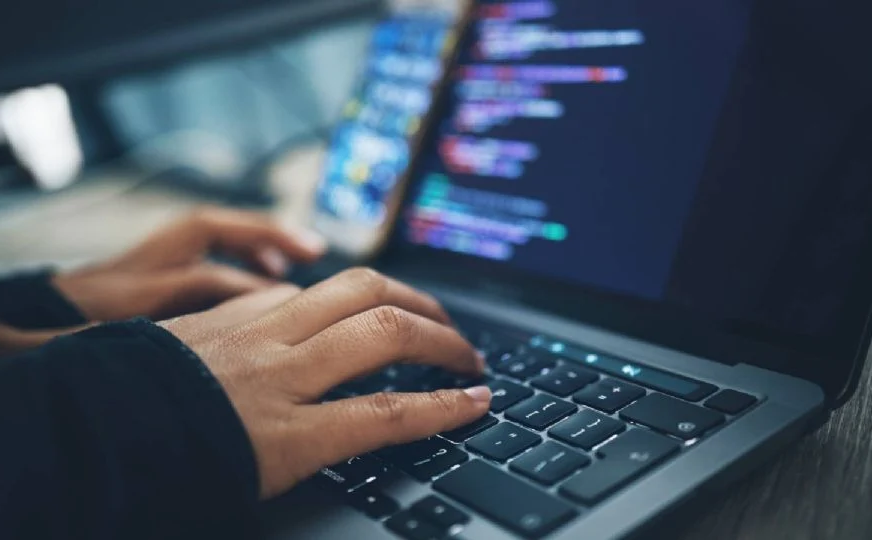 UE multa con 120 millones a X de Elon Musk por infringir la ley digital