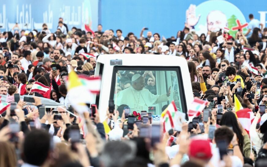 De visita en Líbano, Papa León XIV celebra misa en Beirut, cerca de donde ocurrió la explosión de 2020