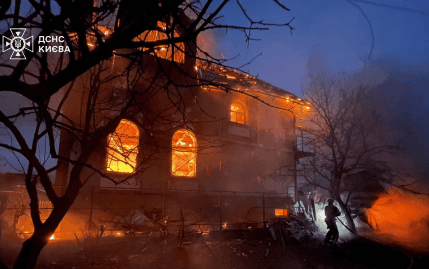 Rusia ataca a Ucrania con 500 drones y 40 misiles antes de reunión entre Zelenski y Trump