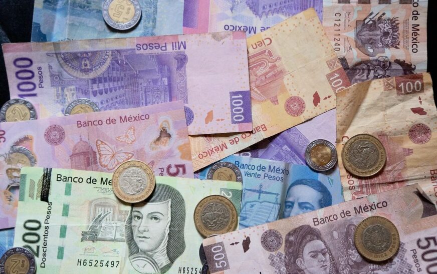Capital.com: el peso mexicano cierra el año como una de las divisas más líquidas emergentes
