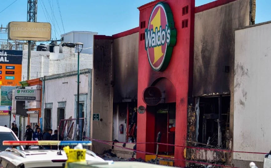 Fiscalía de Sonora imputa a ocho personas y una empresa por incendio en Waldo’s Hermosillo