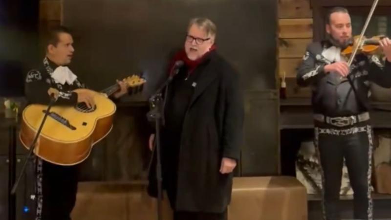 Guillermo del Toro sorprende en Sundance 2026 al cantar con mariachi